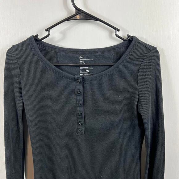 Gap black Octavia waffle Henley long sleeve t-shirt.  Size XS - Picture 3 of 7